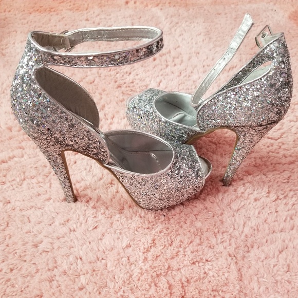 Heels - Picture 2 of 3